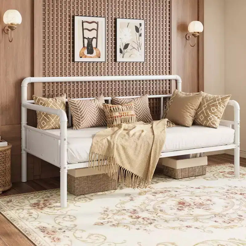 Cadre de lit de repos simple en métal avec tête de lit en grain de bois et rangement sous le lit