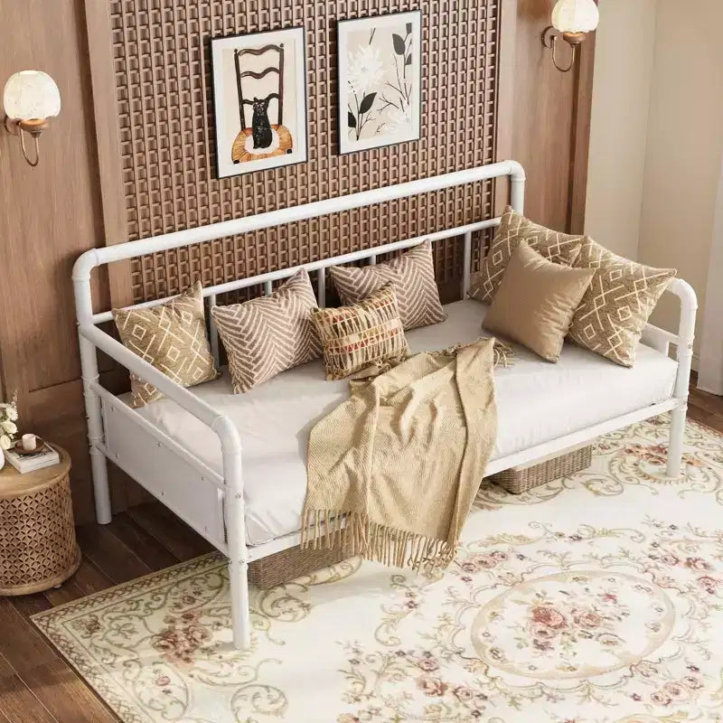 Cadre de lit de repos simple en métal avec tête de lit en grain de bois et rangement sous le lit